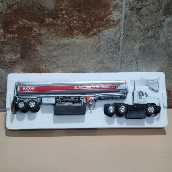 Exxon 2000 Premier Die Cast Collectible Tanker - Picture 3 of 13